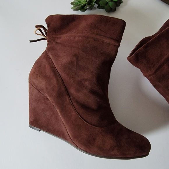 BCBGENERATION Wessy Brown Suede Booties Size 8 Boot Sock - Picture 2 of 12